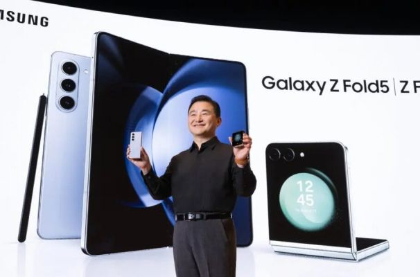 مدیر سامسونگ تا 5 سال دیگر فروش گوشیهای پرچمدارمان بهتنهایی از آیفونها پیشی میگیرد مدیر سامسونگ تا 5 سال دیگر فروش گوشیهای پرچمدارمان بهتنهایی از آیفونها پیشی میگیرد